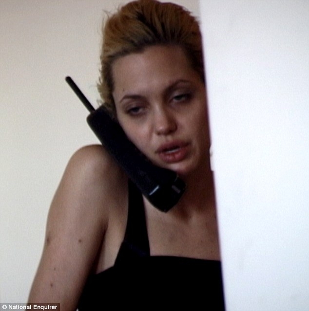 
	
	Hình ảnh trong quá khứ nghiện ngập của Angelina Jolie đã bị phát tán.